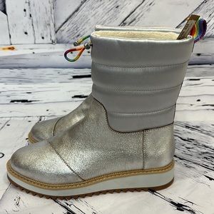 NWT TOMS WOMEN SILVER MAKENNA LEATHER QUILTED RAINBOW FLEECE WINTER SNOW BOOTS 6